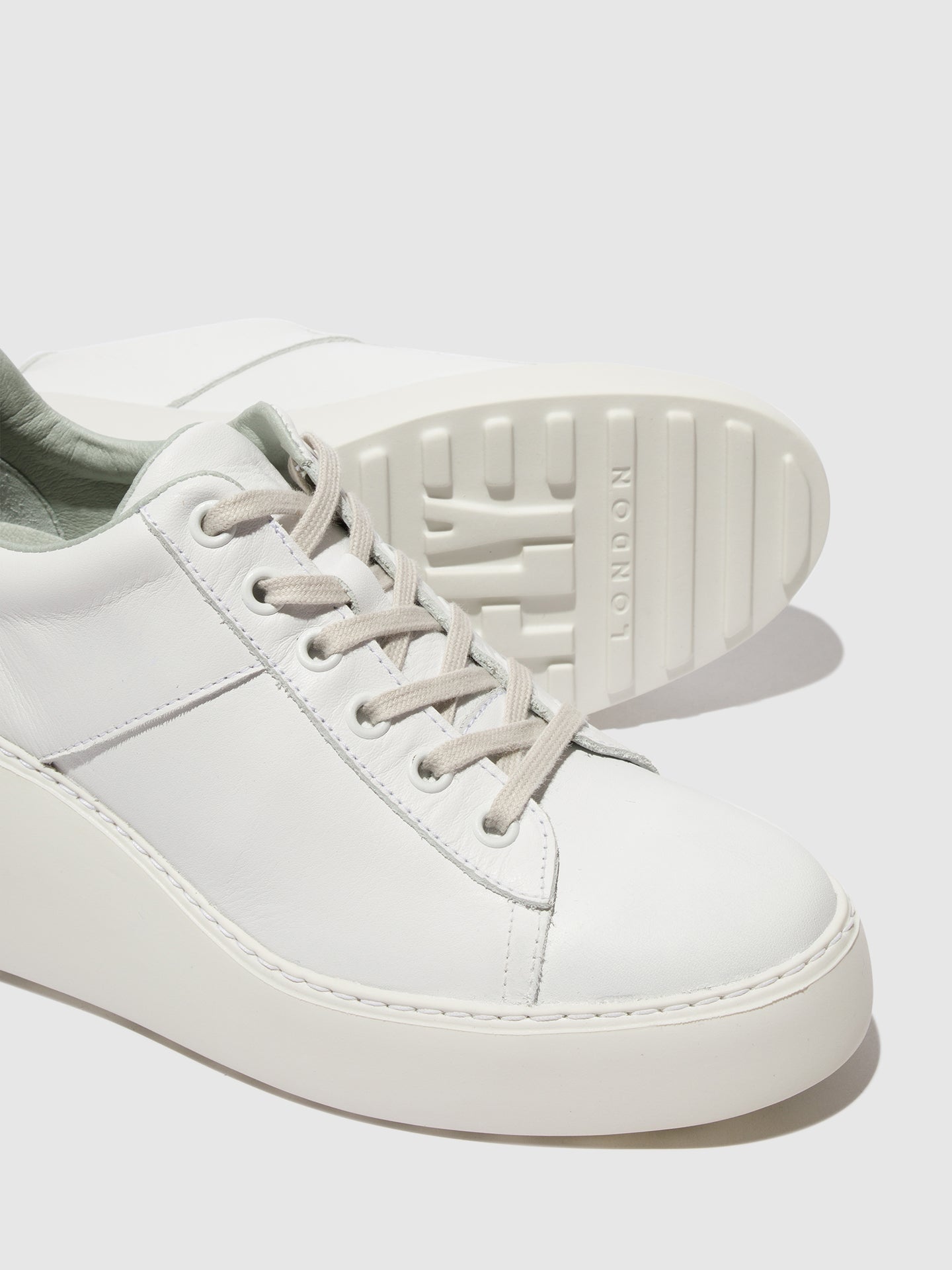 Sapatilhas em pele FLY London DELF branco
