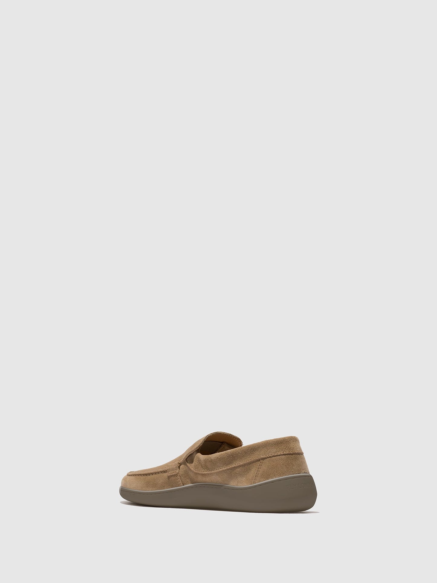 Mocassins em pele camurça FLY London COFY taupe