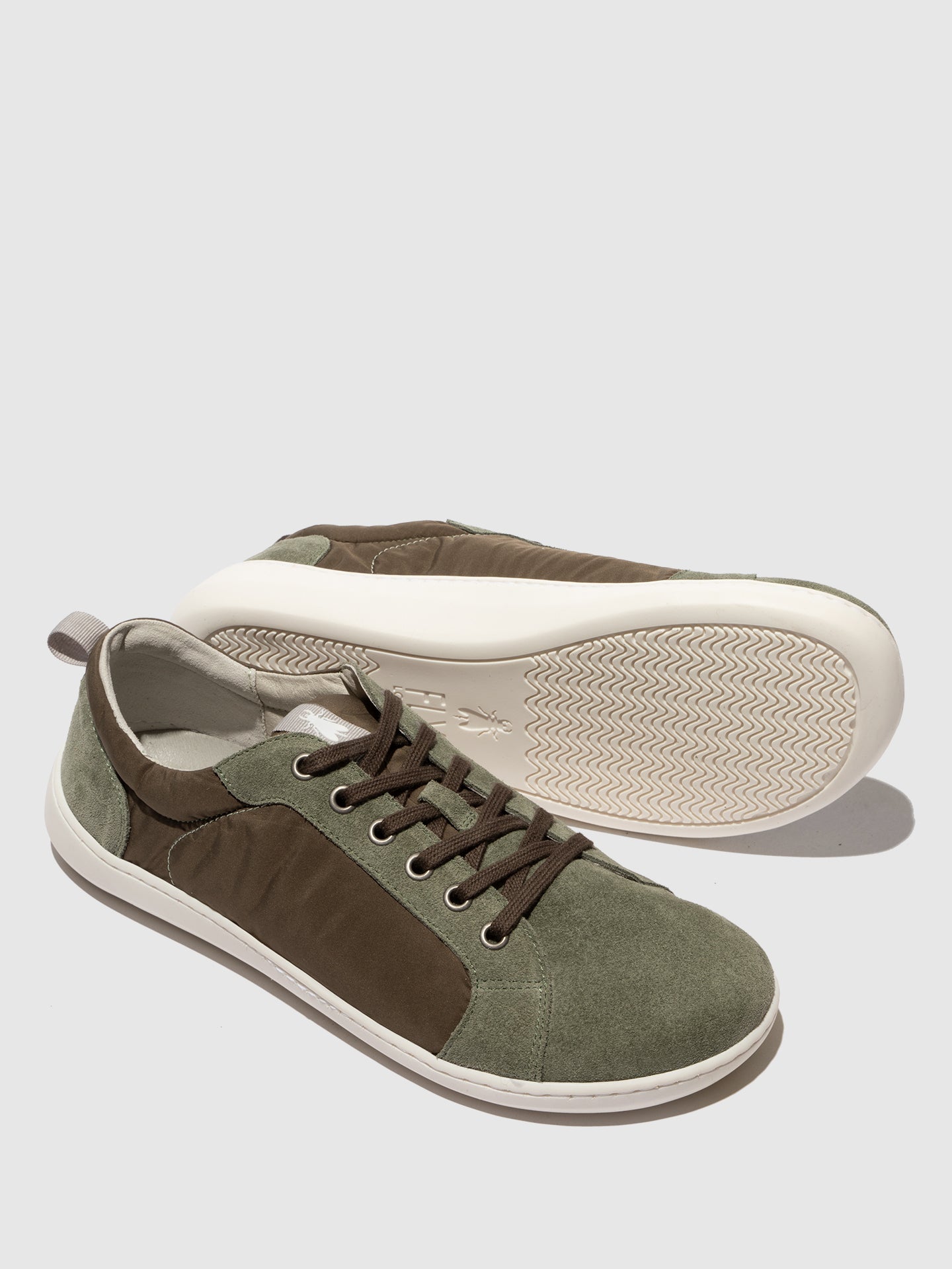 Sapatilhas em pele camurça FLY London CIRF khaki