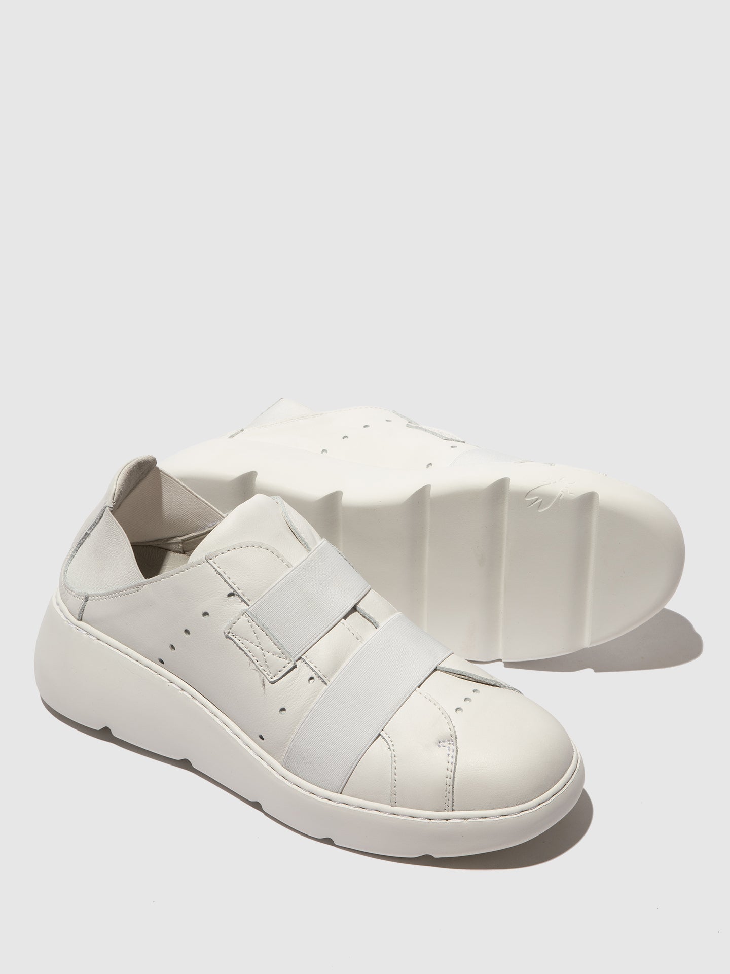 Sapatilhas em pele FLY London JULK branco