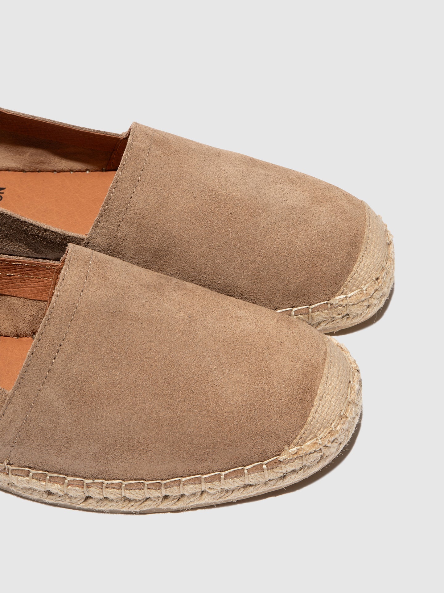 Alpercatas em pele camurça FLY London SIKI taupe