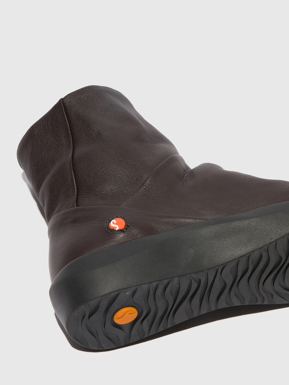 Botins com fecho em pele suave Softinos BLER castanho escuro