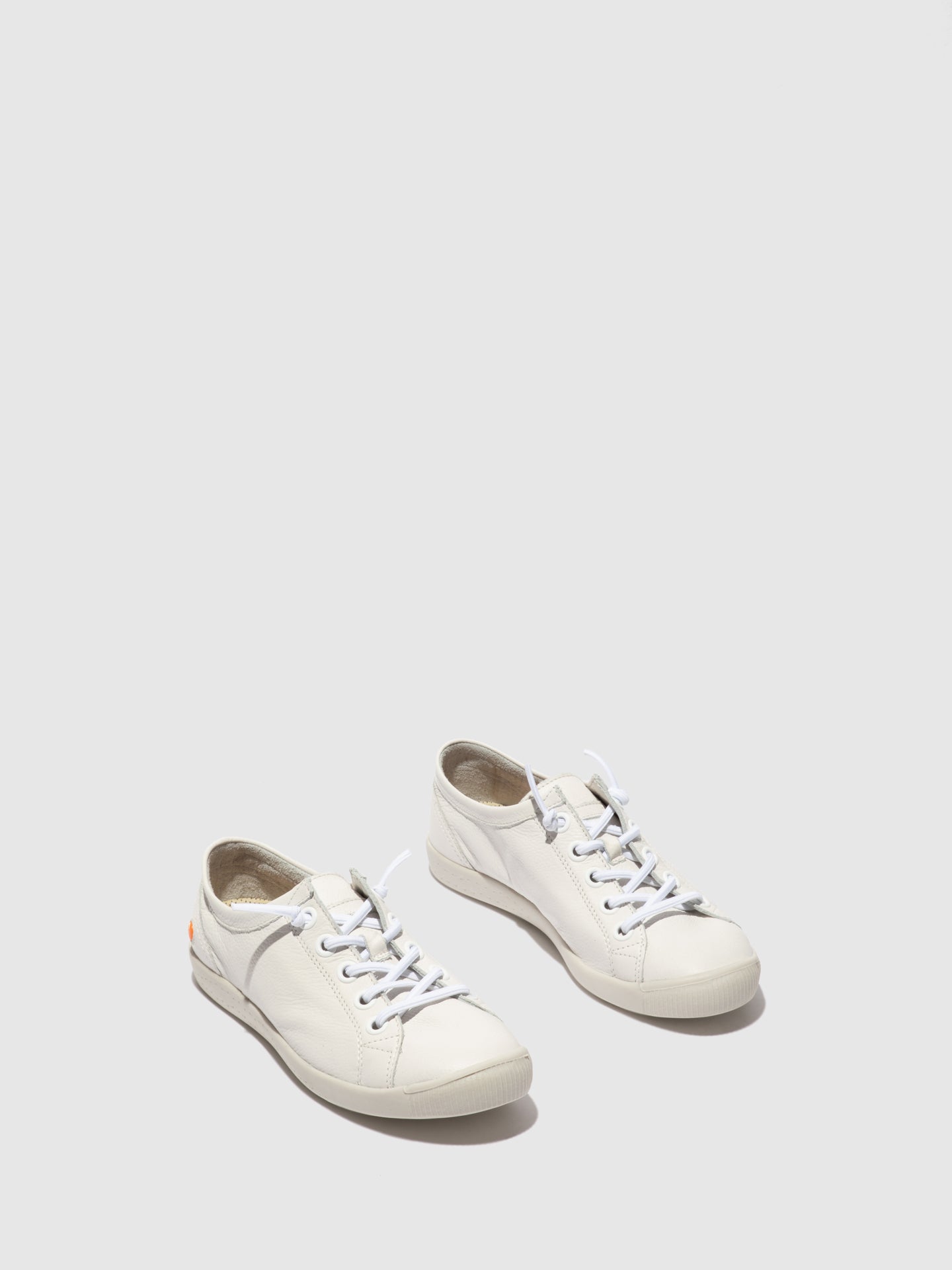 Sapatilhas com elásticos em pele suave Softinos ISLAII smooth branco