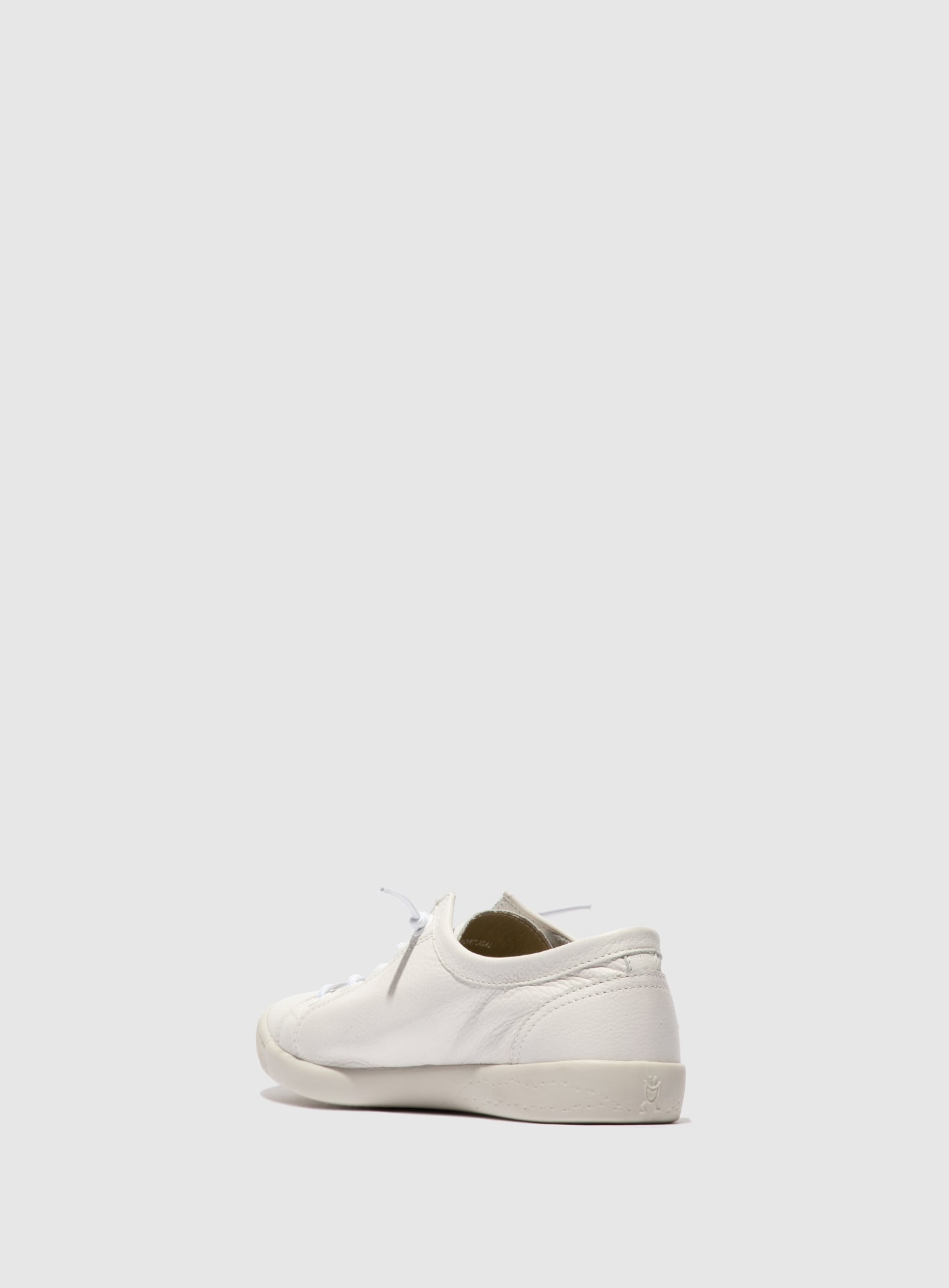 Sapatilhas com elásticos em pele suave Softinos ISLAII smooth branco