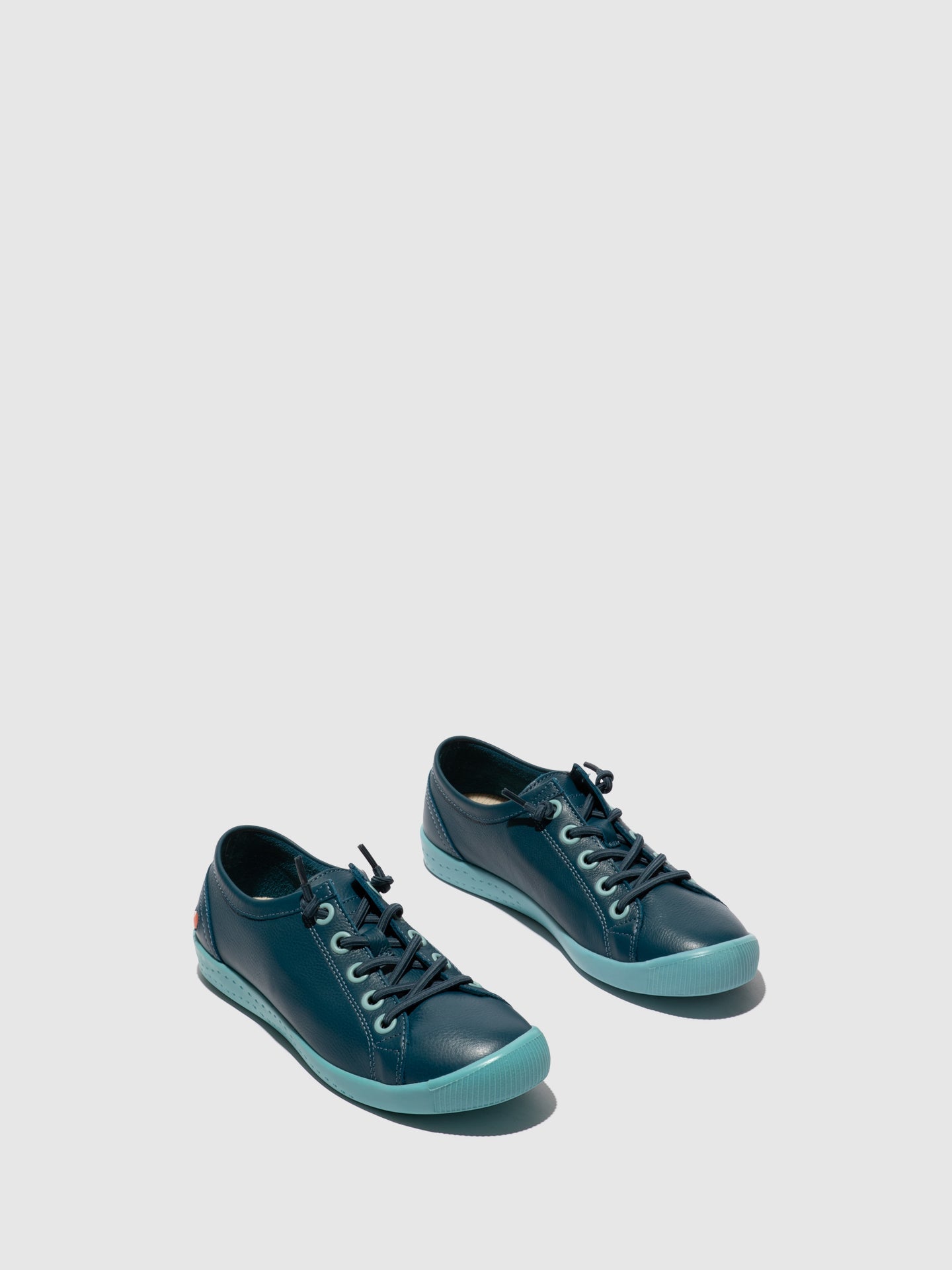 Sapatilhas com elásticos em pele suave Softinos ISLAII azul denim