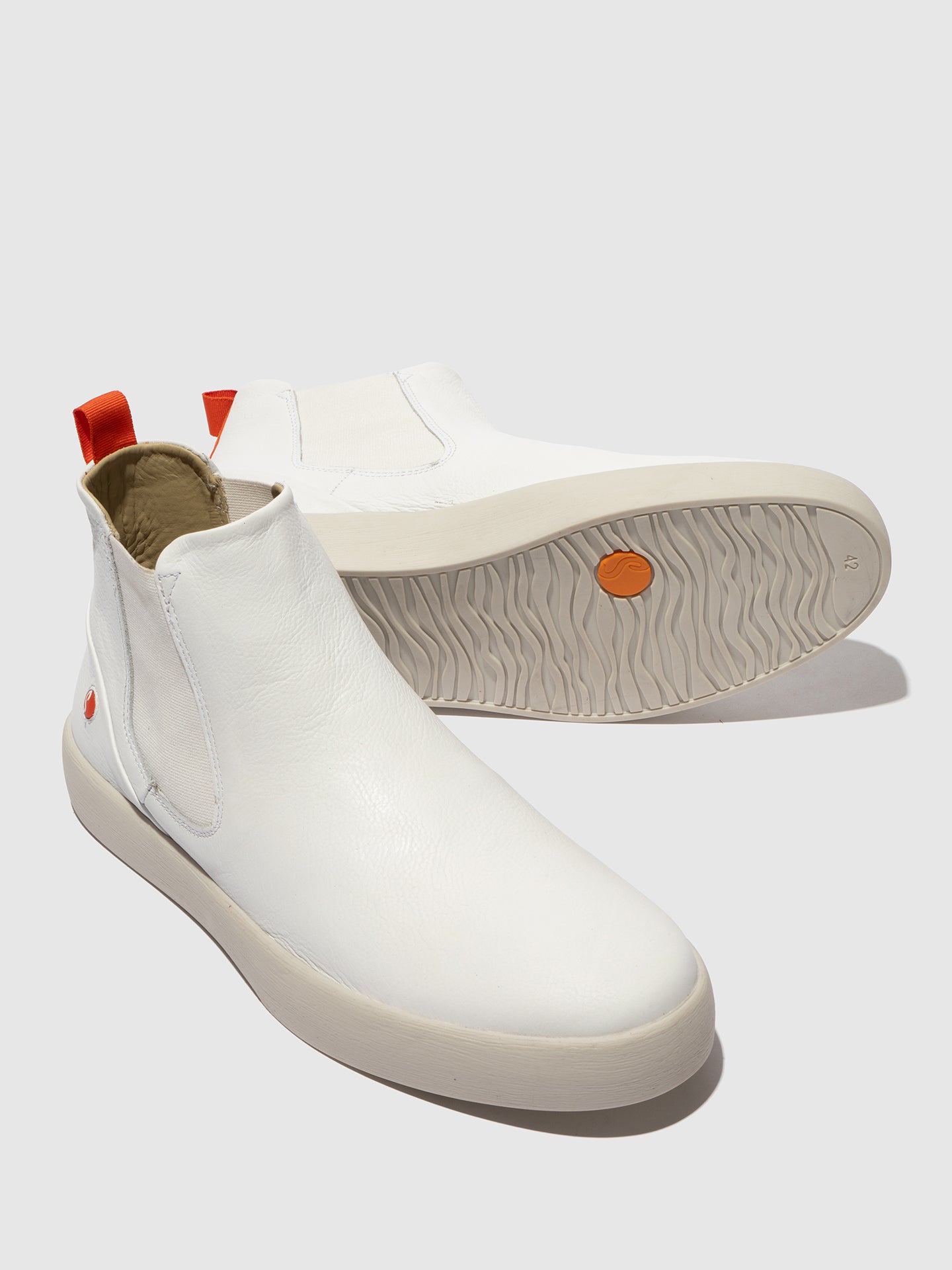 Botins Chelsea em pele suave Softinos RYKE branco