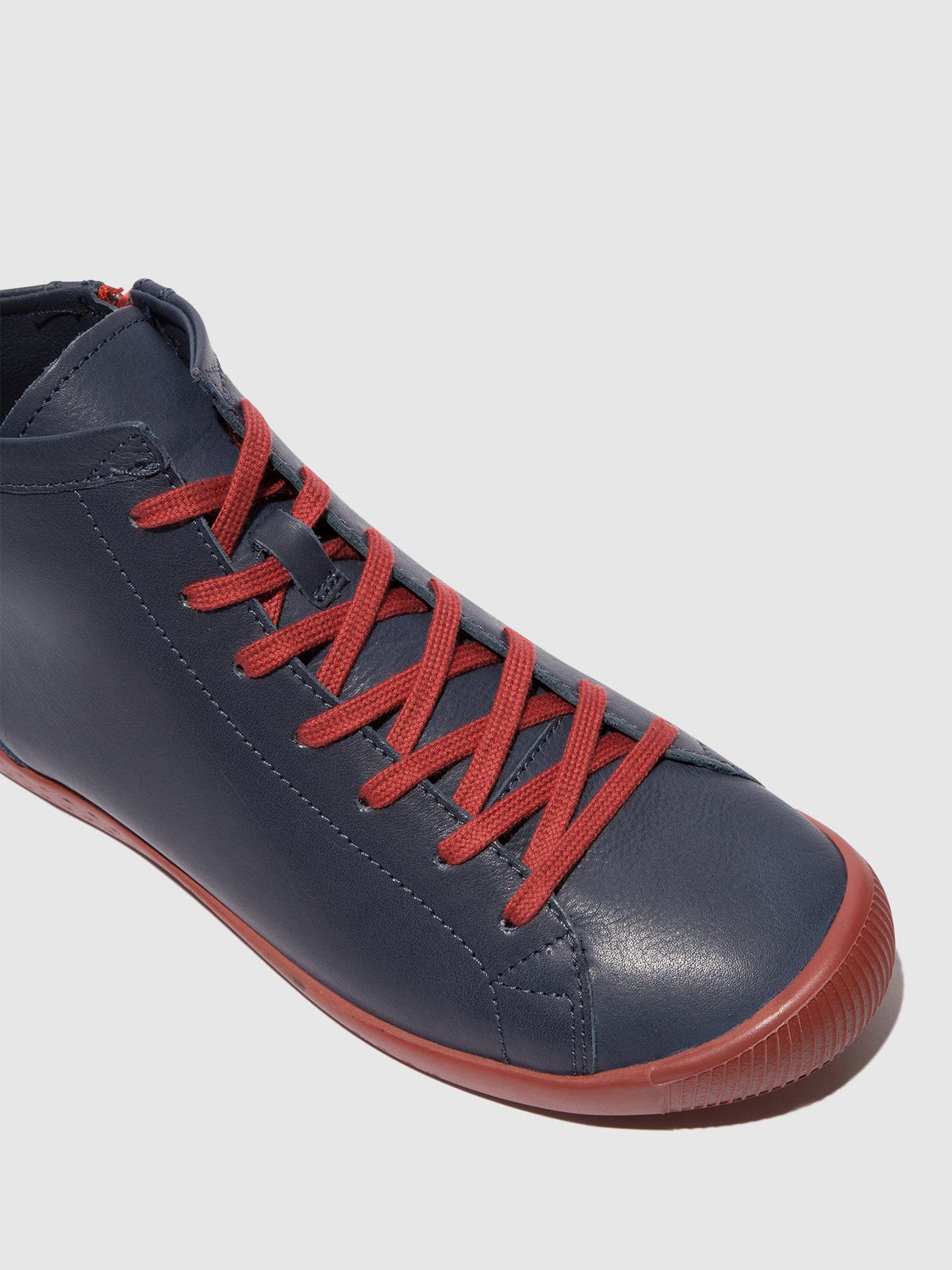 Botins com atacadores em pele suave Softinos IBBI653SOF azul-marinho com sola cor tijolo