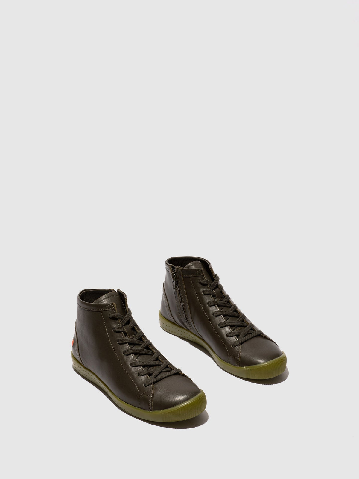 Botins com atacadores em pele suave Softinos IBBI653SOF verde militar