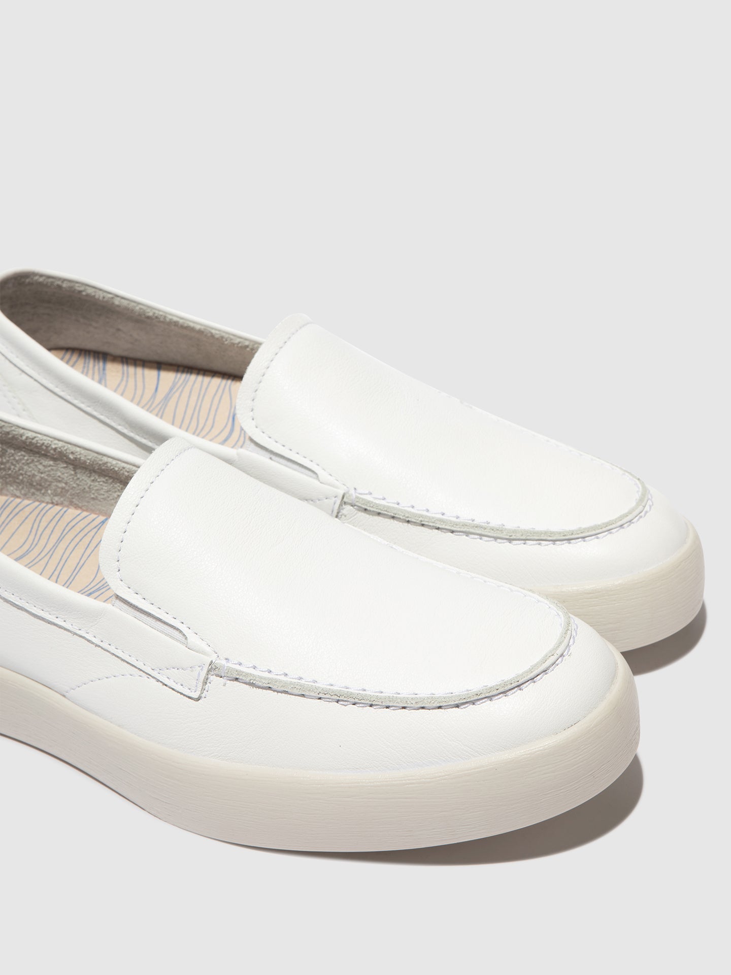 Mocassins de conforto em pele suave Softinos RUSY branco