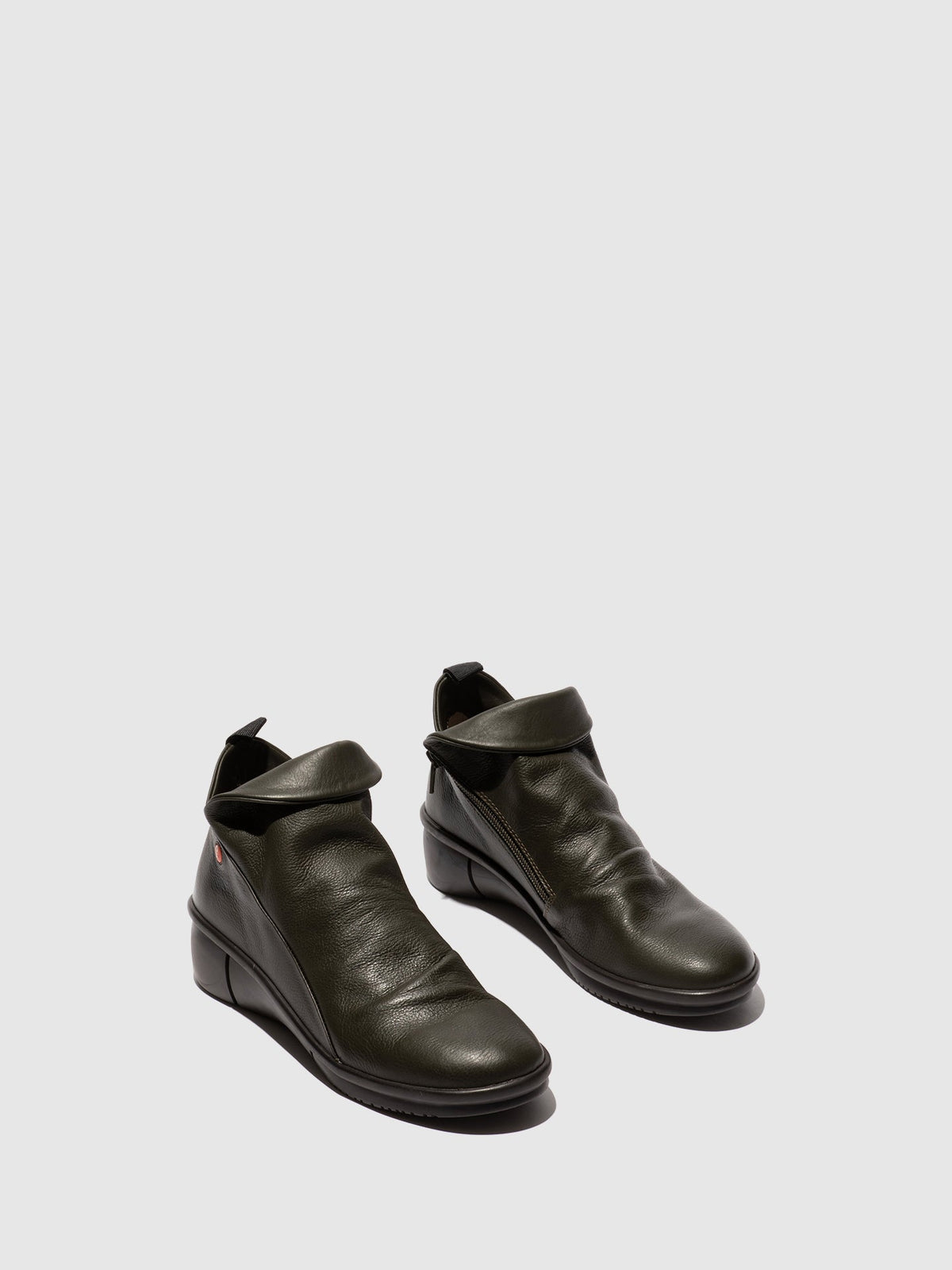 Botins com fecho em pele suave Softinos RARA808SOF verde militar