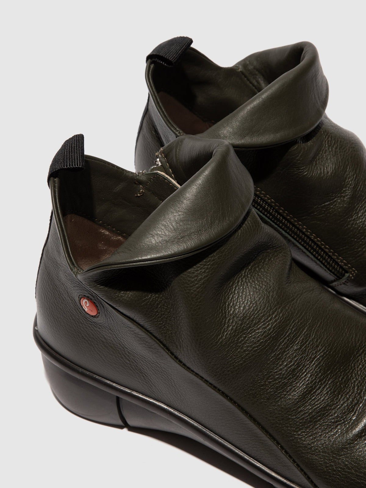Botins com fecho em pele suave Softinos RARA808SOF verde militar
