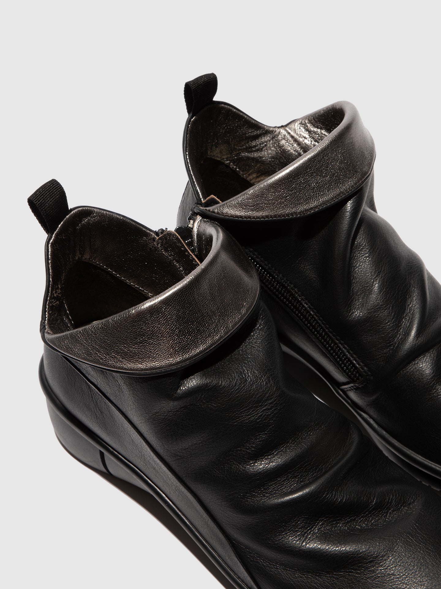 Botins em pele suave Softinos RARA preto