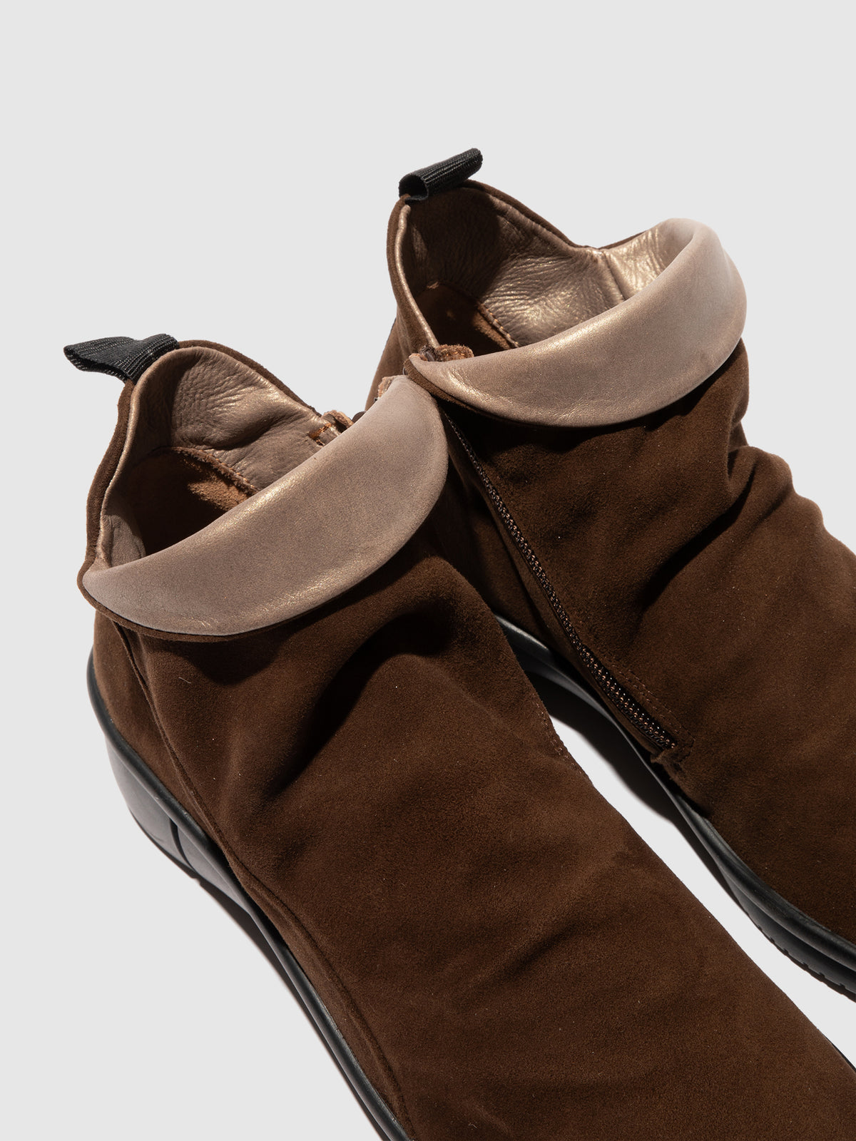 Botins em pele suave Softinos RARA castanho-escuro