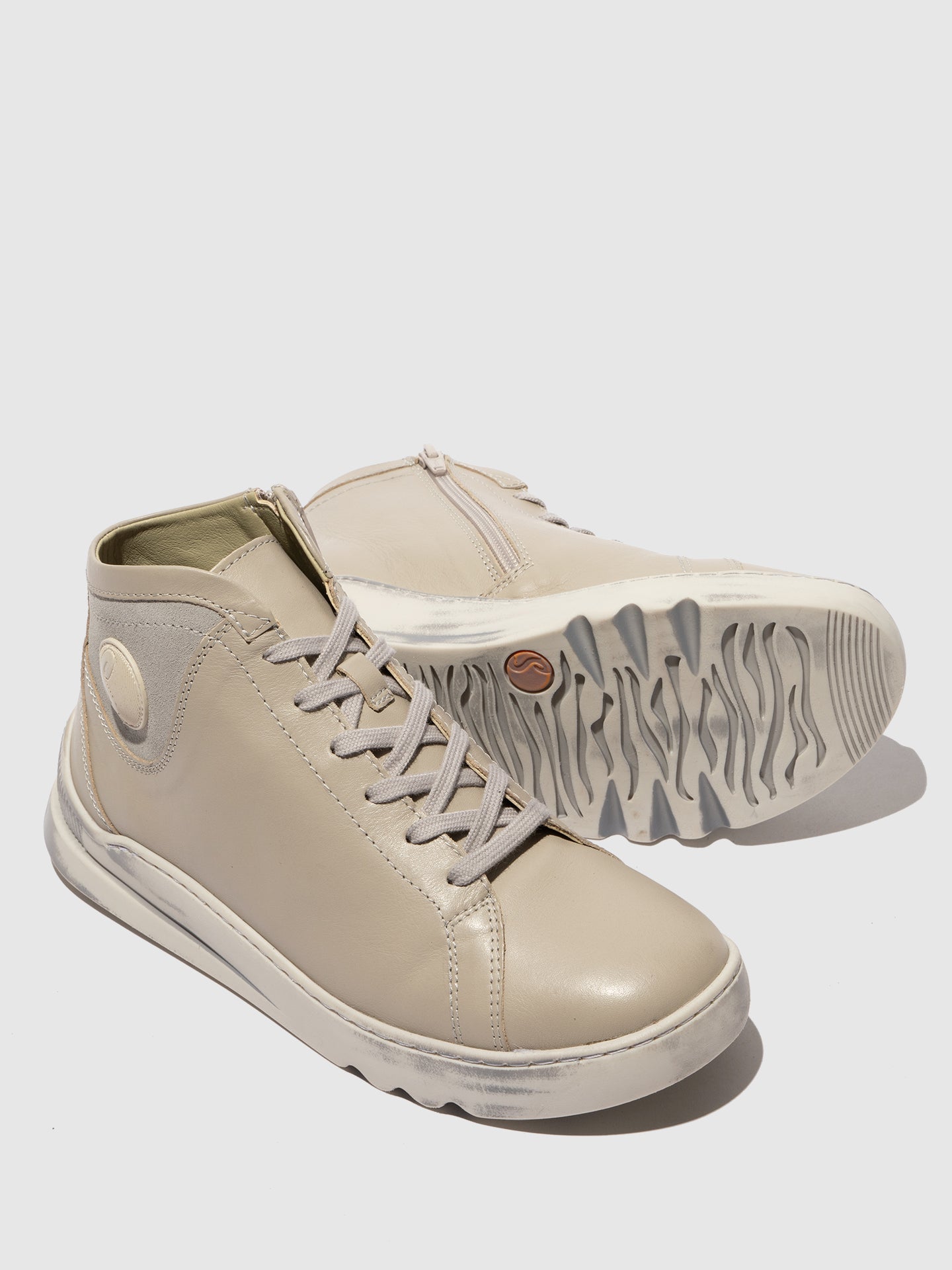 Botins em pele suave Softinos LUM cinza claro