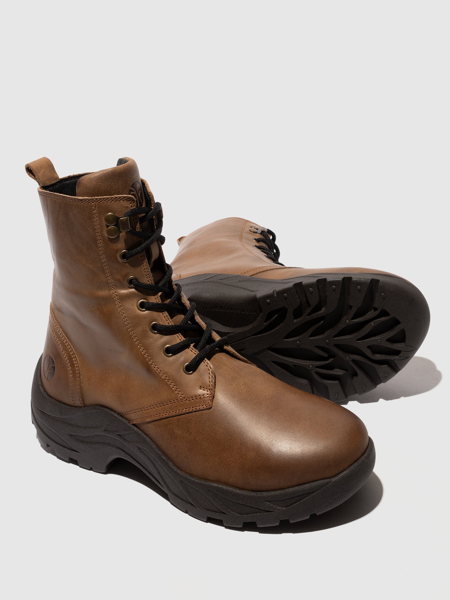 Botins com Atacadores em Pele Fred & Frederico REWU Camel