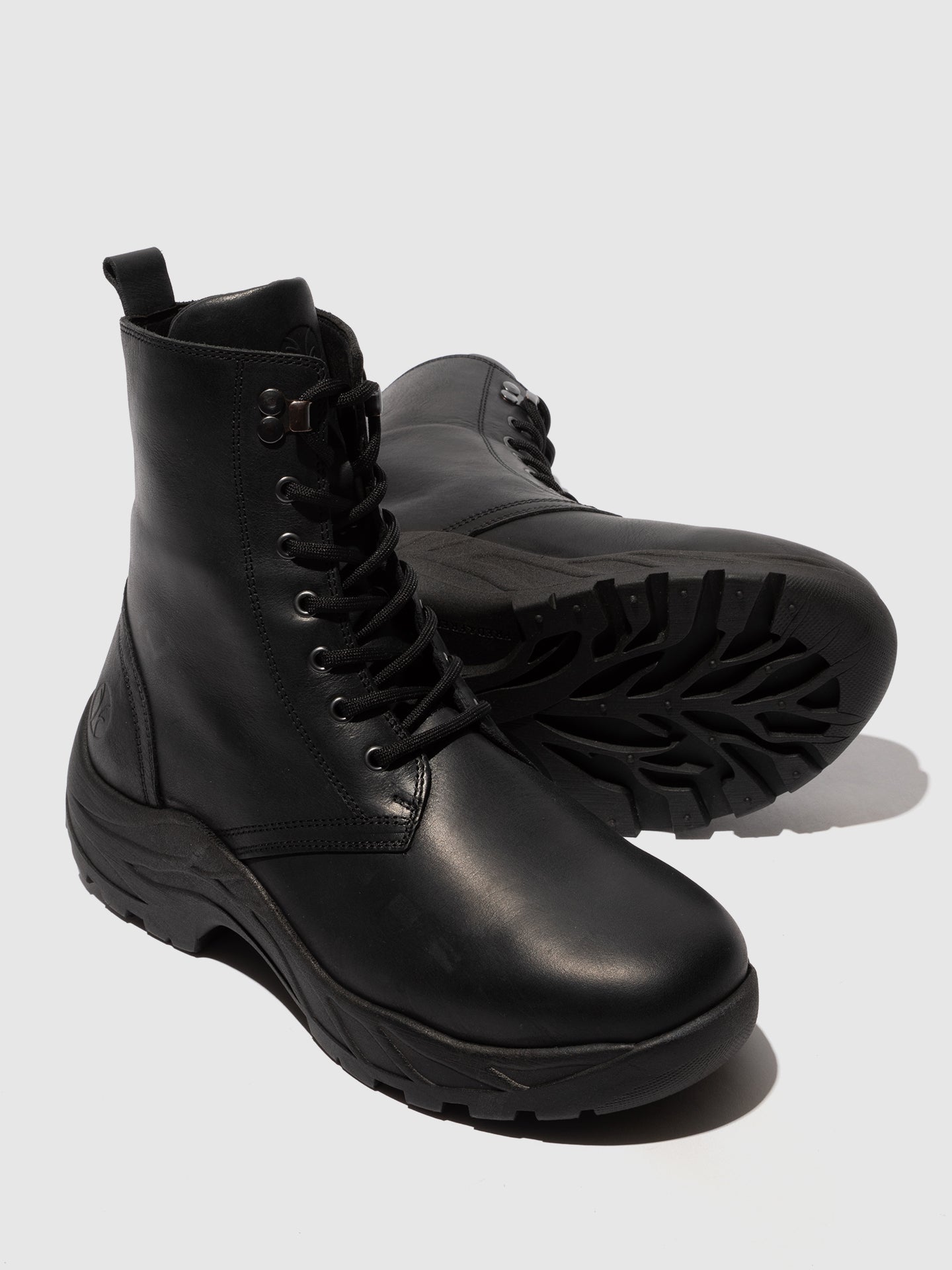 Botins com Atacadores em Pele Fred & Frederico REWU Preto