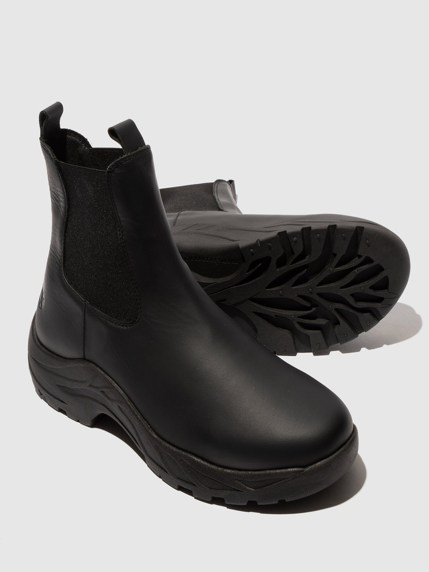 Botins Chelsea em Pele Fred & Frederico RUUG Preto