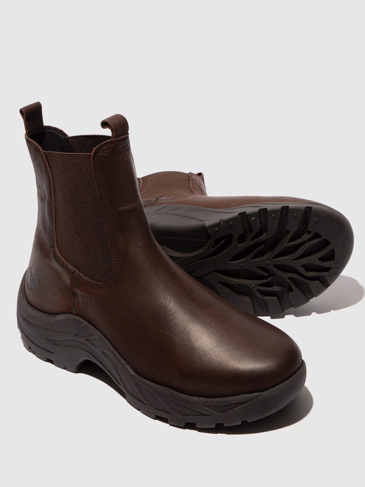 Botins Chelsea em Pele Fred & Frederico RUUG Castanho Escuro